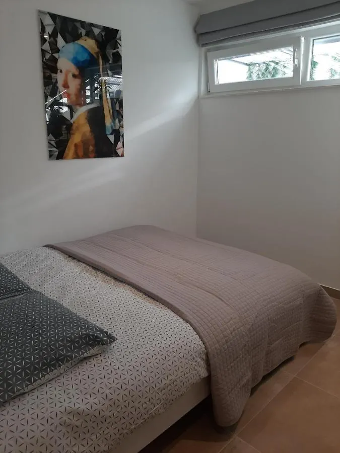 Sun4Fun Apartment Trogir 0*,